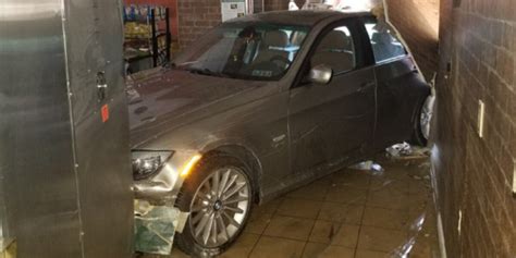 Car crashes into Blount Co. Subway restaurant