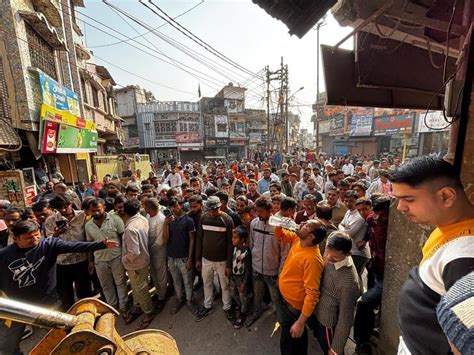 Bulldozers run on encroachment in Balrampur, locals protest