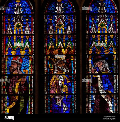 Medieval stained glass hi-res stock photography and images - Alamy