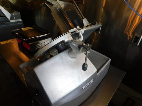 HOBART Meat Slicer 1/2HP SN# 561-104-100 Model# 2712