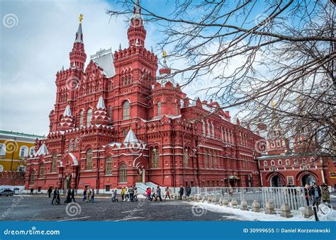 The State Historical Museum in Moscow Editorial Image - Image of building, people: 30999655