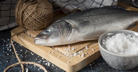 Как засолить рыбу: 7 способов быстро и вкусно посолить красную, речную ...