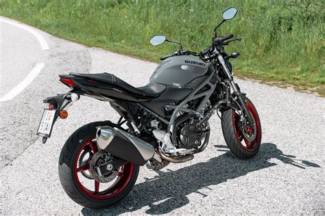 Suzuki GSX-8S vs. Suzuki SV650