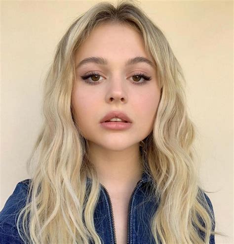 Emily Alyn Lind 2019 Wallpaper, HD Celebrities 4K Wallpapers, Images and Background - Wallpapers Den