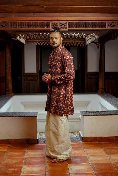 Red Full sleeve Long Kurtha Four Petal Print Chinese Colar – Byhand