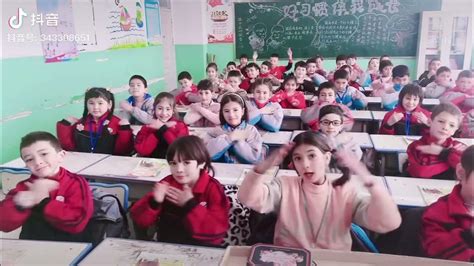 新疆课堂 学生超高颜值引热议 #中国 #新疆塔什库尔干塔吉克自治县 #塔吉克族 @咪总就是姜老师