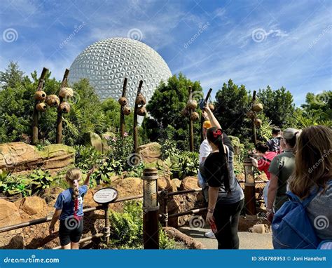 The Moana Journey of Water Walkthrough Trail at EPCOT in Disney World ...