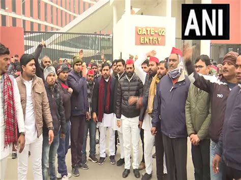 Samajwadi Party worker arrested for making "improper comments" about ...