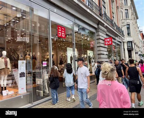 July 2025 Bustling Oxford Street, Central London, with shoppers and a traditional London cab on ...