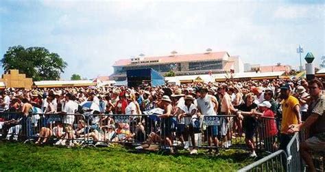 Crowd control barricade photos at concerts, parades, races, marathons ...