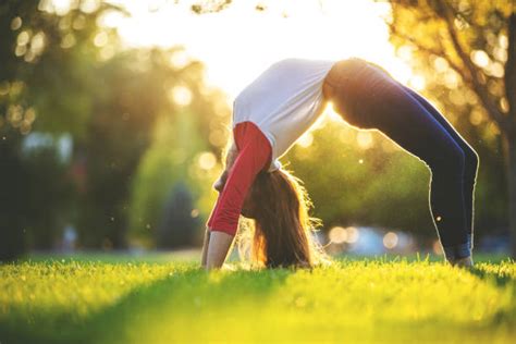 Meninas Backbend 的图像结果