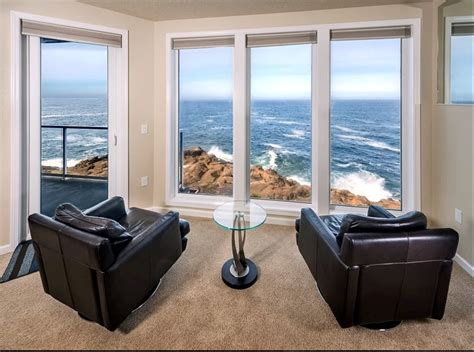 Oceanfront, Whale Watching, Pool - Captains Cove • Portoro