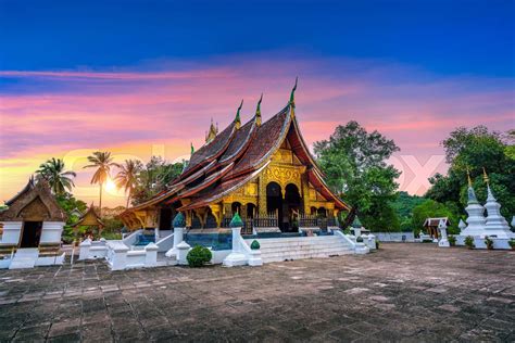 Wat Xieng Thong (Golden City Temple) at sunset in Luang Prabang, Laos ...