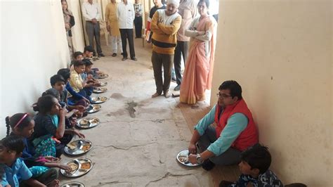 Madhya Pradesh: Jaura SDM conducts surprise inspection of mid-day meal