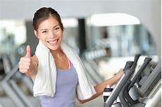ragazza vanitosa ragazza vanitosa fa selfie in palestra fotografia ragazza vanitosa ragazza vanitosa fa selfie in palestra fotografia