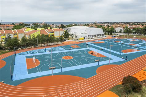 School Sports Field 的图像结果