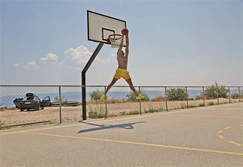 Exploding Basketball Reactions 的图像结果