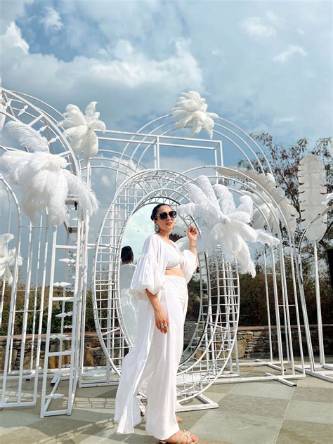 Urmi white set – kaseeda