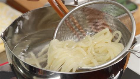 Summer Pork Udon Noodles with Sesame Sauce Recipe - Cooking with Dog