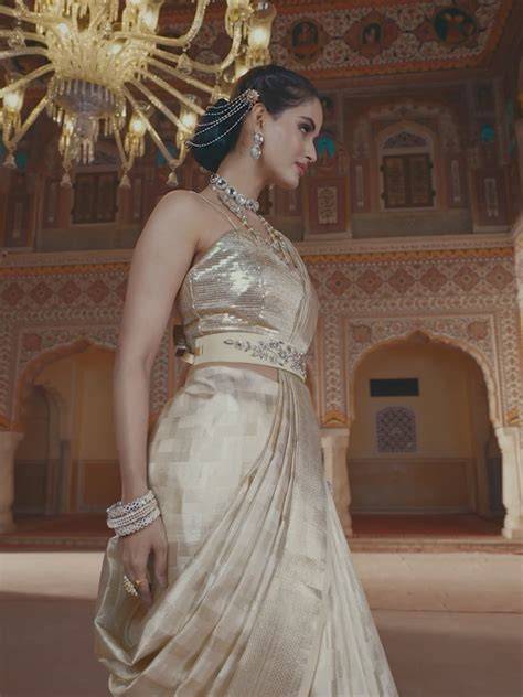 Buy Pure Silk Saree for Women Online at Kalyan Silks