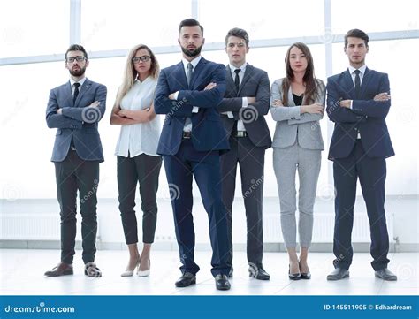 Group of Business People Standing Together 的图像结果