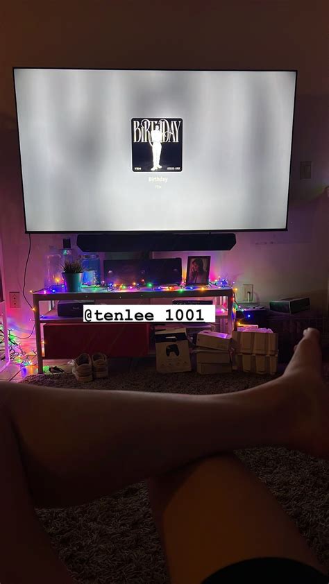 Drew Ryan Scott's feet