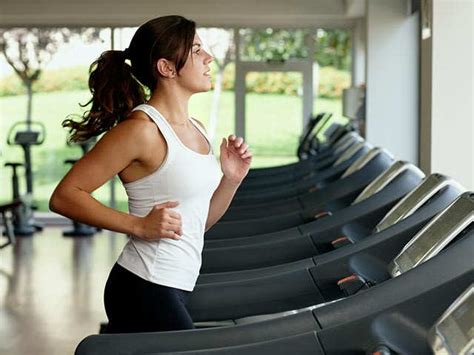 An Expert Explains The Pros And Cons Of Treadmill Running | Femina.in