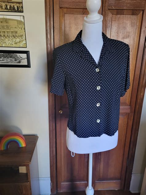 Where can I find more cropped button down tops like these? : r/findfashion