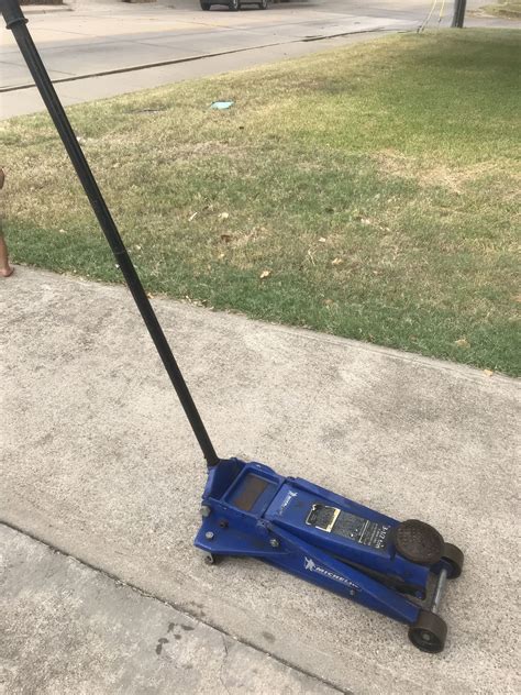 3.5 ton Michelin floor jack for Sale in Irving, TX - OfferUp