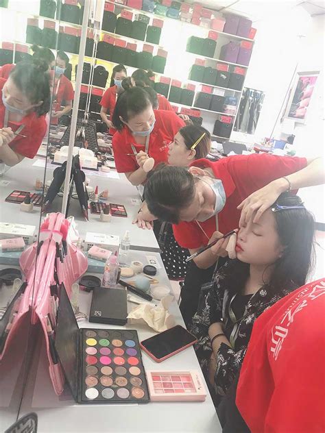 杭州学化妆好的培训班哪里比较好-专业美容美发美甲美睫纹绣培训