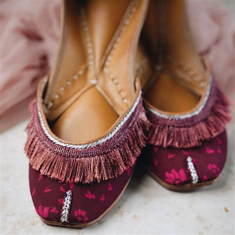 Buy Maroon French Laced Printed Jutti | Rustorange