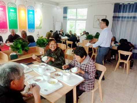 江西金溪：满意饭菜送上门 留守老人吃得香-人民图片网