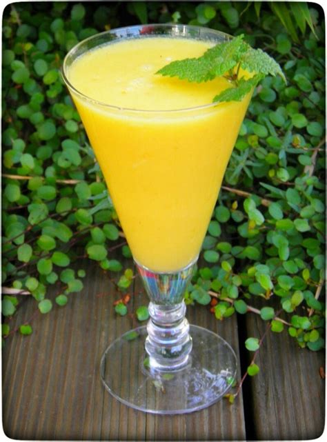 Mango – Ananas Dreamteam Smoothie mit Kokoswasser und Ingwer ...
