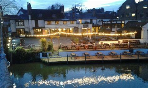 Indifferent service and average food - Reviews, Photos - Ye Olde Swan ...