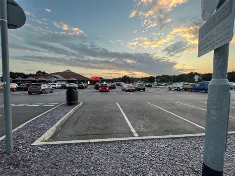 TRAVELODGE NEWBURY CHIEVELEY M4 - Motel Reviews, Photos, Rate ...