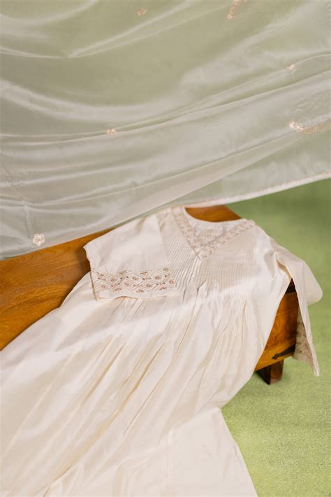 Chandrika Organza Dupatta - Off white