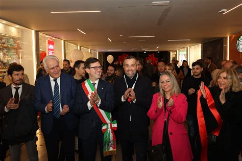 Starbucks and more stores open in the renovated Santa Maria Novella ...