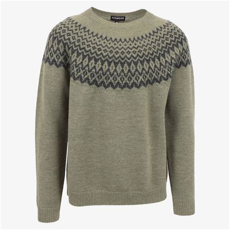 Experience Nordic men’s knitted sweaters and turtle neck designs