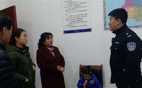 3岁男孩不慎走失，民警帮忙找到马大哈家长_凤凰资讯