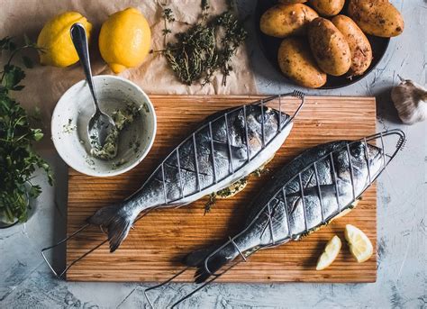 Grilled gilt-head bream with easy and delicious potato salad. - Taste ...