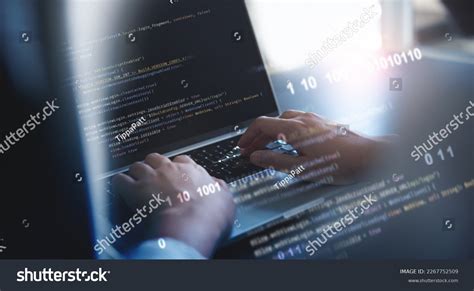 JavaScript Coding On Laptop Image 的图像结果
