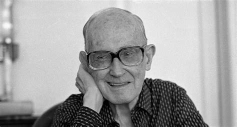 ANEDOTA BÚLGARA (EN ESPAÑOL) - Carlos Drummond de Andrade - LETRAS.COM