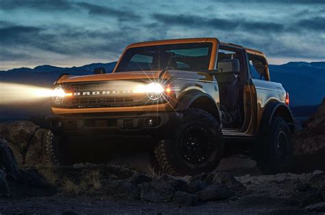 2021 Ford Bronco With Roof Mounted Off-Road Light: Real-World Photos