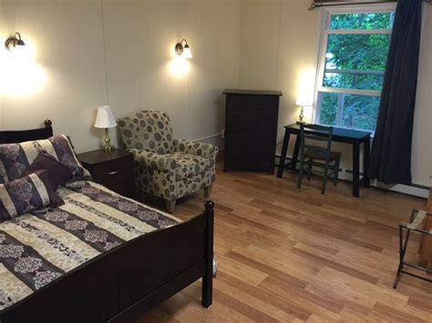 THE SANCTUARY INN AND ART GALLERY (Ellsworth) - B&B Reviews & Photos ...