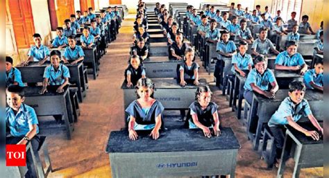 Tamil Nadu: Carpenters at work in a car factory at Irungattukottai ...
