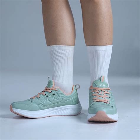 Watch CULT Women's PaceShift Running Shoes on Amazon Live