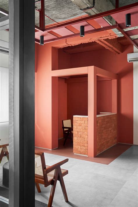 This administrative office in Maharashtra designed like a classroom is ...