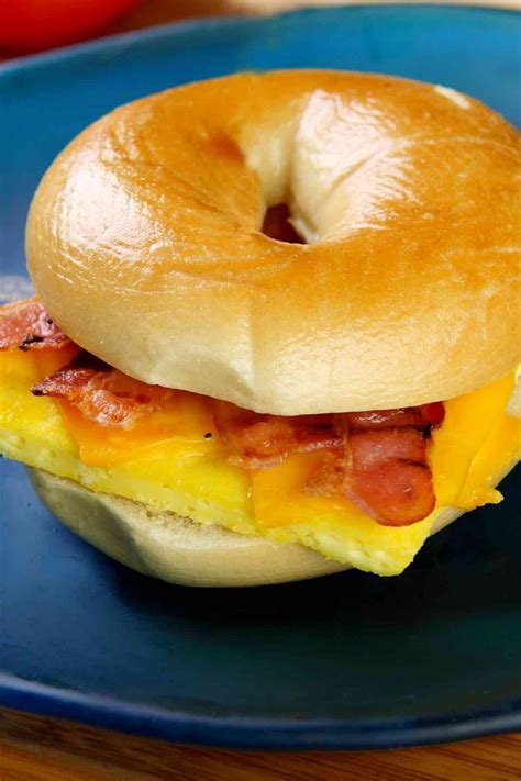 15 Best Breakfast Bagel Ideas (Easy Breakfast Bagel Sandwich Recipe ...