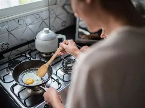 Choline and brain sharpness - 8 benefits of eating 2 eggs a day | The ...