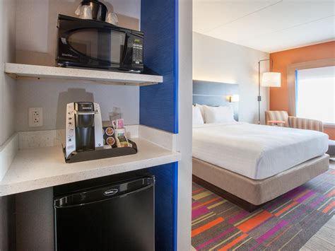 Indianapolis Hotel With Pool | Holiday Inn Express & Suites ...